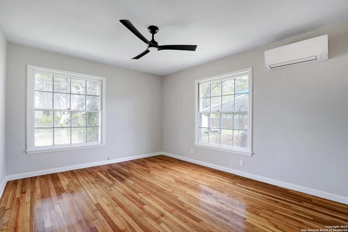 Photo of 327 SUMNER DR