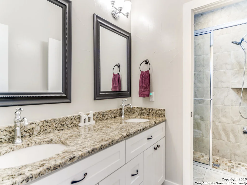 Photo of 2521 Bay Hill