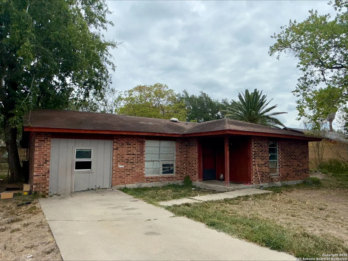 Photo of 805 Continental Dr