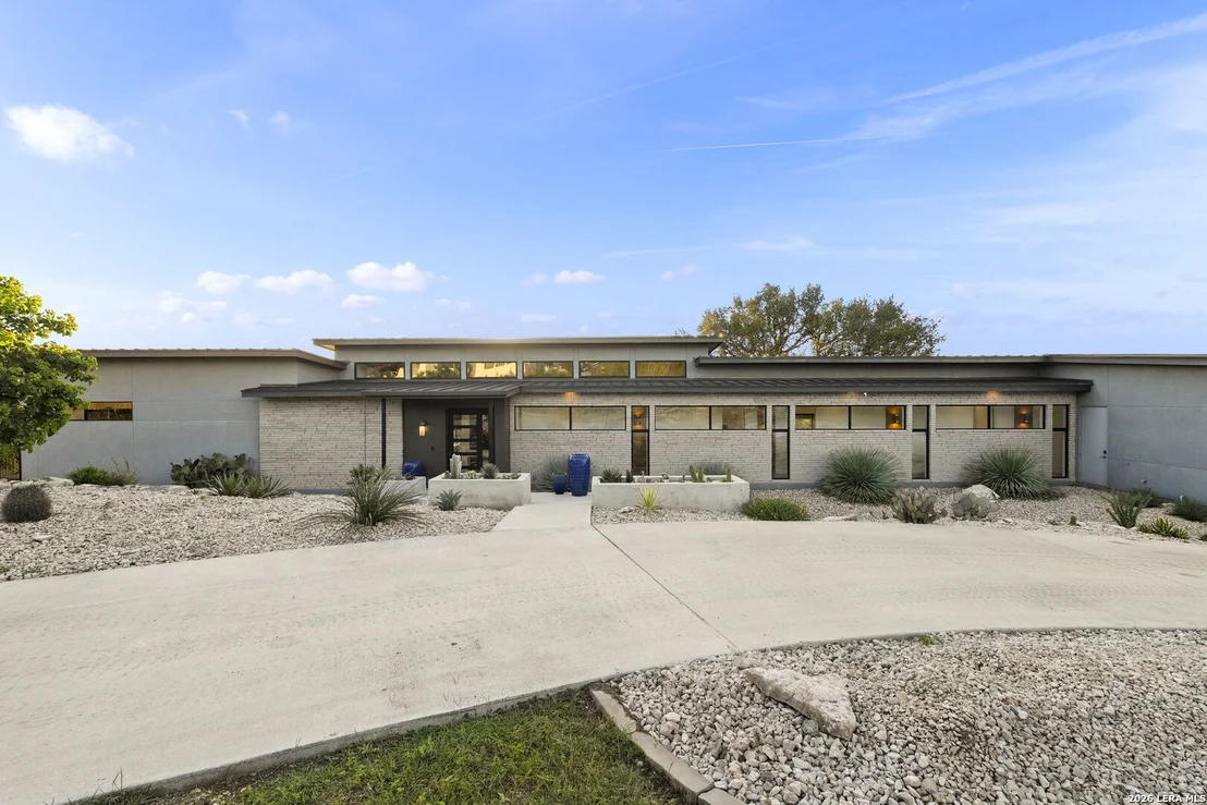 Photo of 352 Arthur Ct