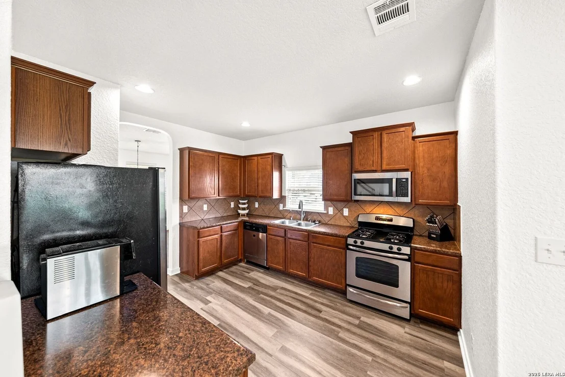Photo of 6703 Karnes Leaf