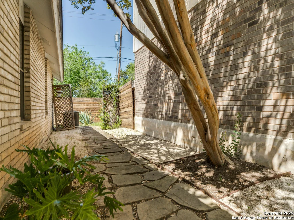 Photo of 5935 Heather View