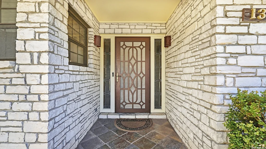 Photo of 132 W Outer Dr