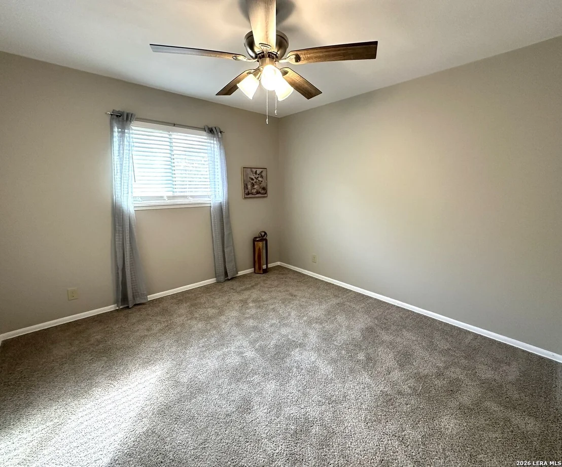 Photo of 129 CLOVERLEAF DR