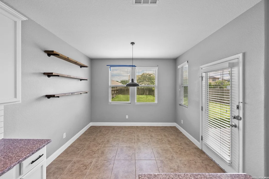 Photo of 2522 Middleground