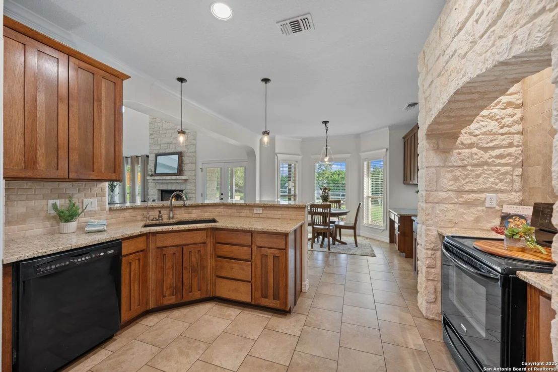 Photo of 154 Lake View Dr