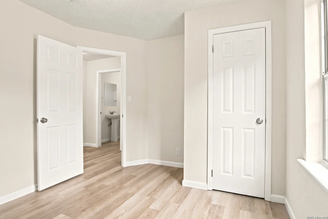 Photo of 438 CRESTHILL RD