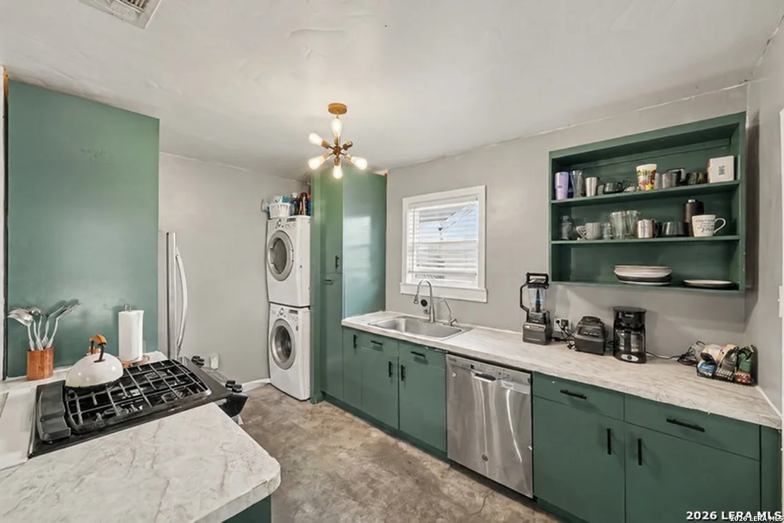 Photo of 109 THORAIN BLVD