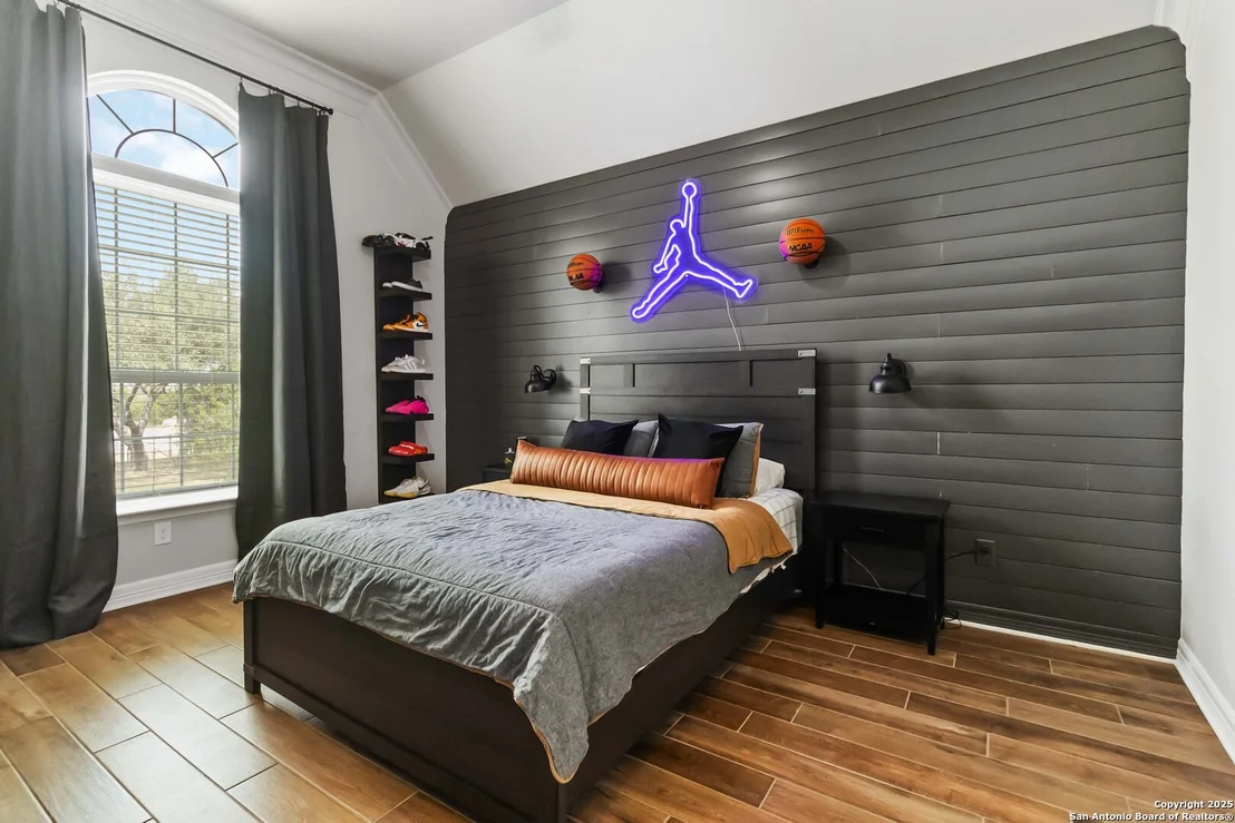 Photo of 1012 Rivers Peak