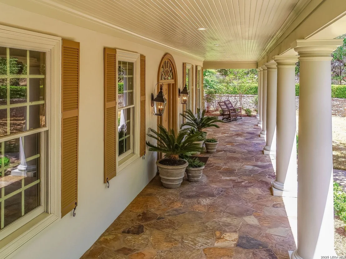 Photo of 914 Moonlight Dr