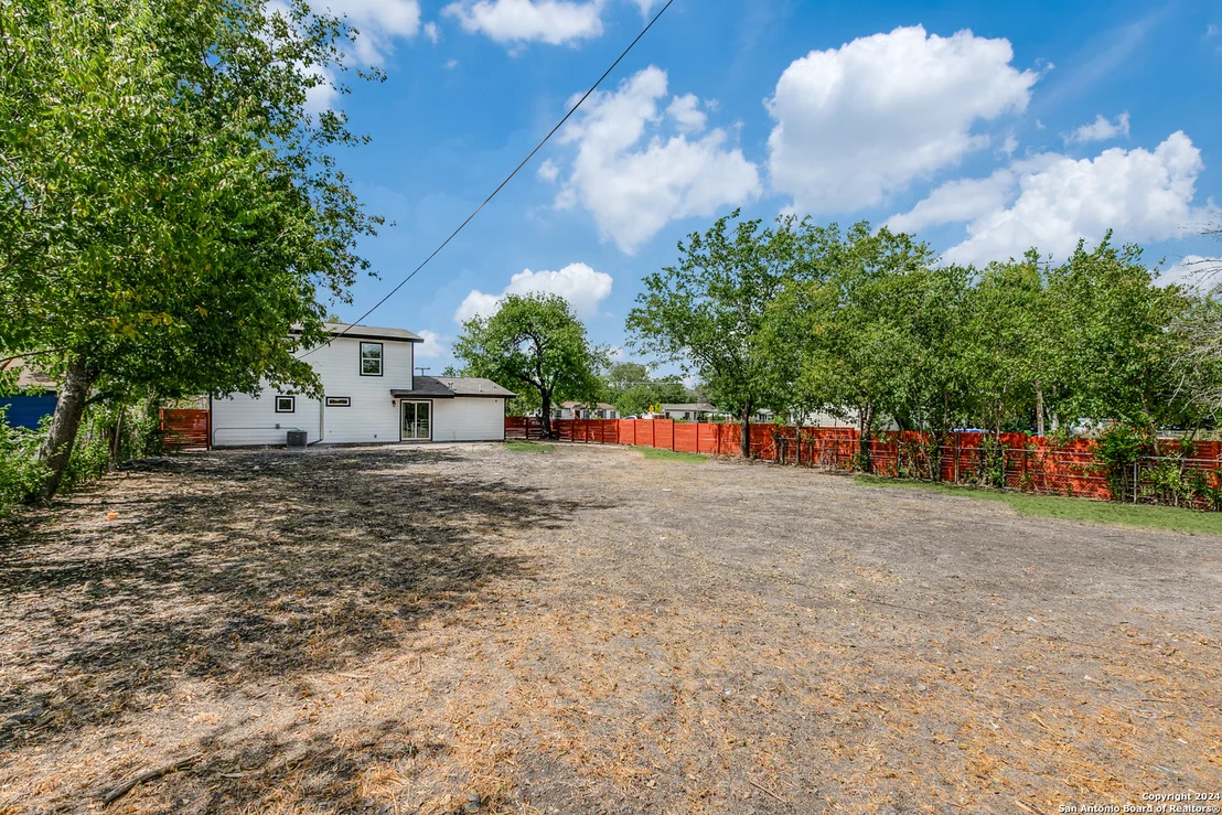 Photo of 7531 WESTLYN DR