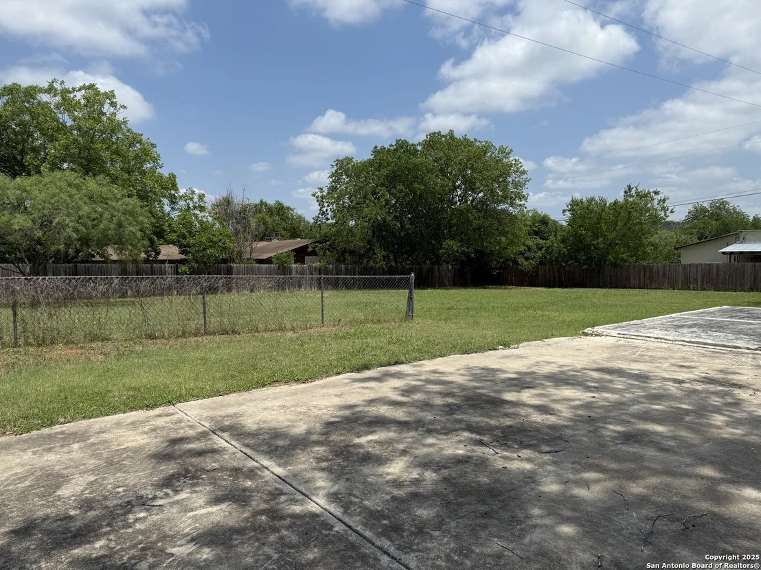 Photo of 1046 Peach Tree