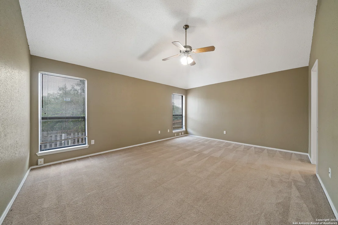 Photo of 940 Hedgestone