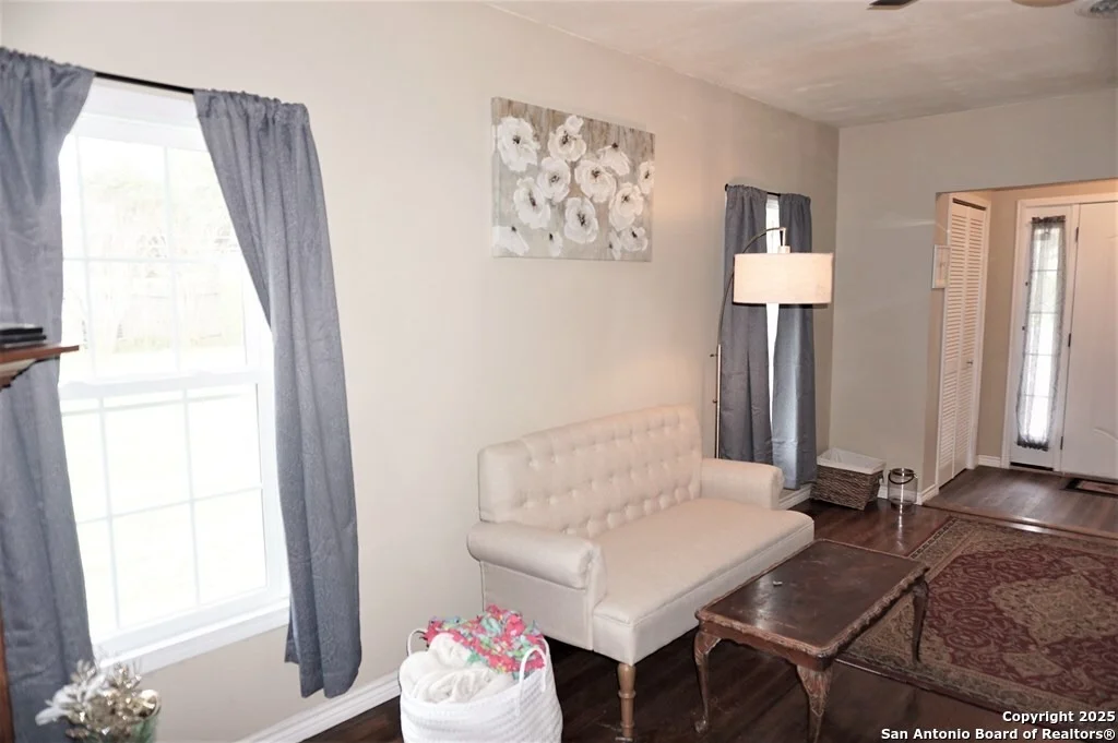 Photo of 1105 N Buchanan