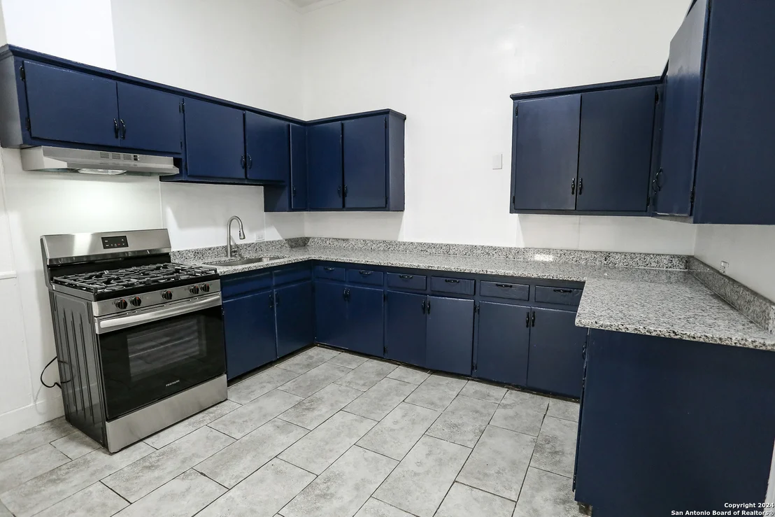 Photo of 602 OVERHILL DR