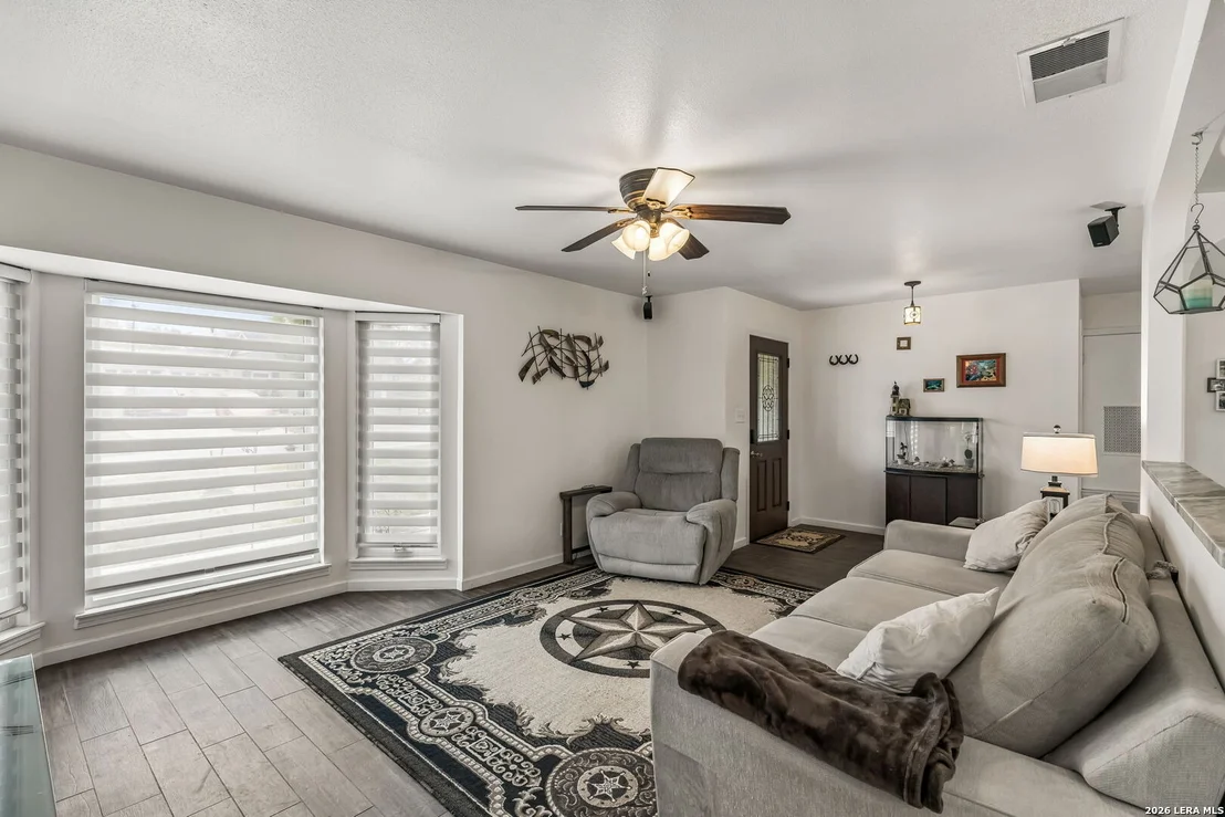 Photo of 218 Whispering Oaks