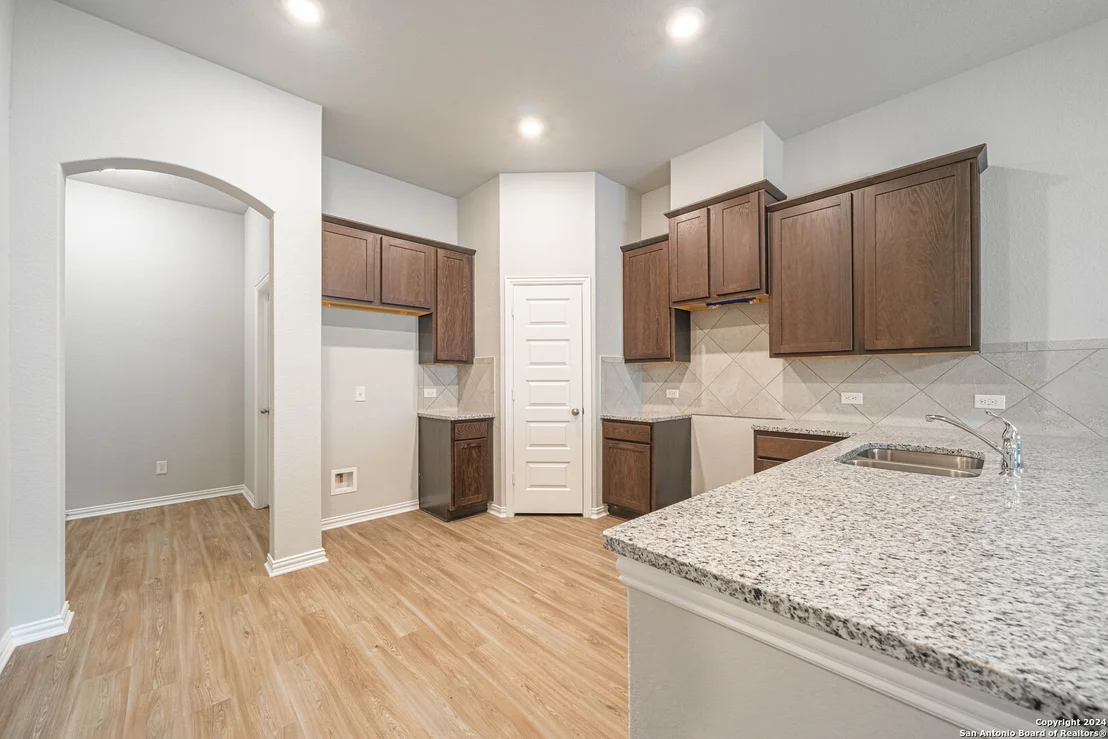 Photo of 5511 Devils Gate