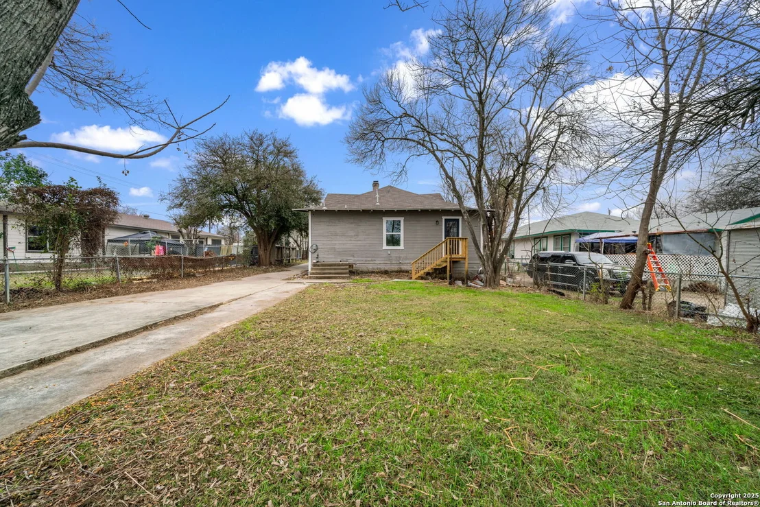 Photo of 239 NELSON AVE