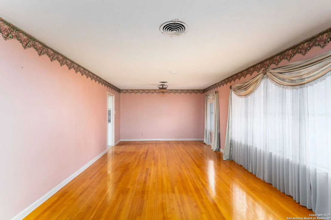Photo of 104 ROLLING GREEN DR
