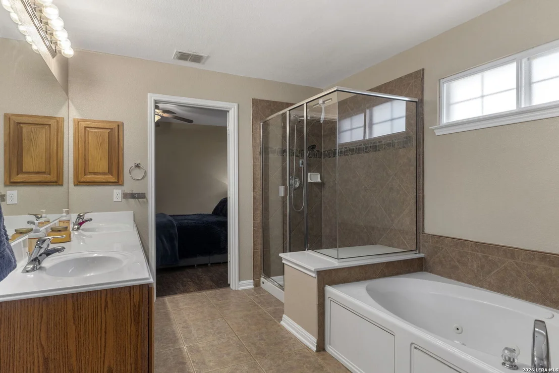 Photo of 266 MAIDSTONE CV