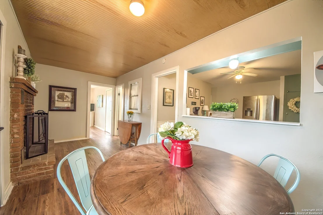 Photo of 1382 RIVER RD