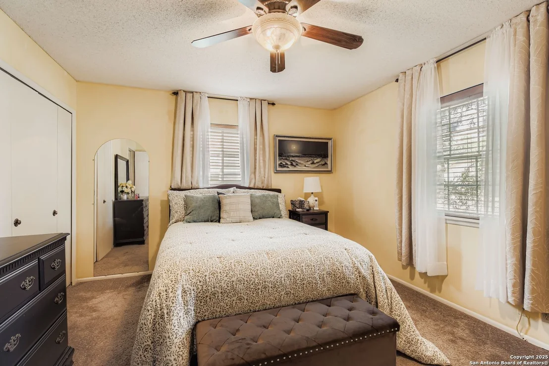Photo of 6730 Desilu