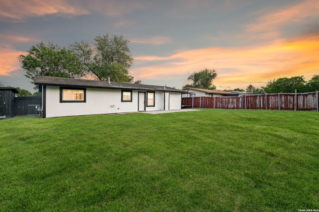 Photo of 5871 Castle Lk