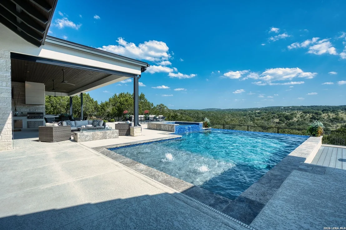 Photo of 121 Greystone Pt