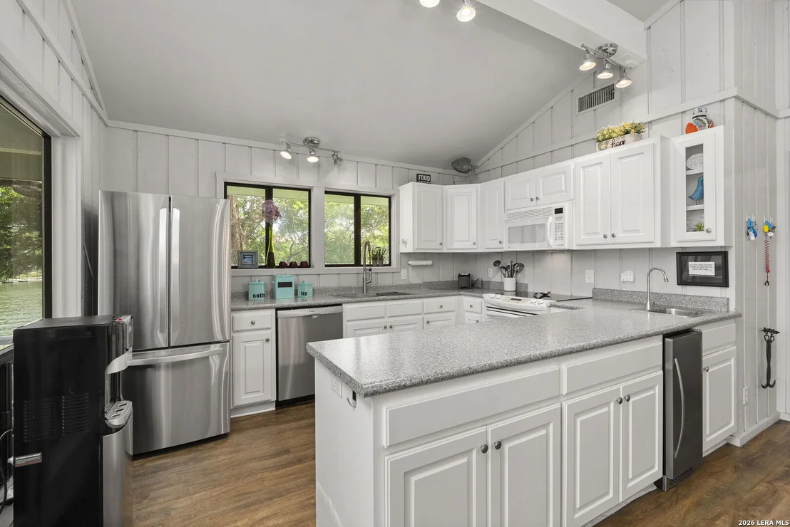 Photo of 669 Mary Blvd