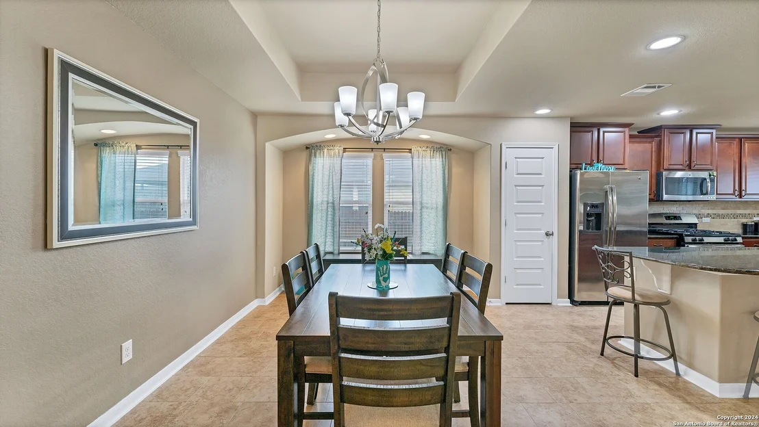 Photo of 307 ESCARPMENT OAK