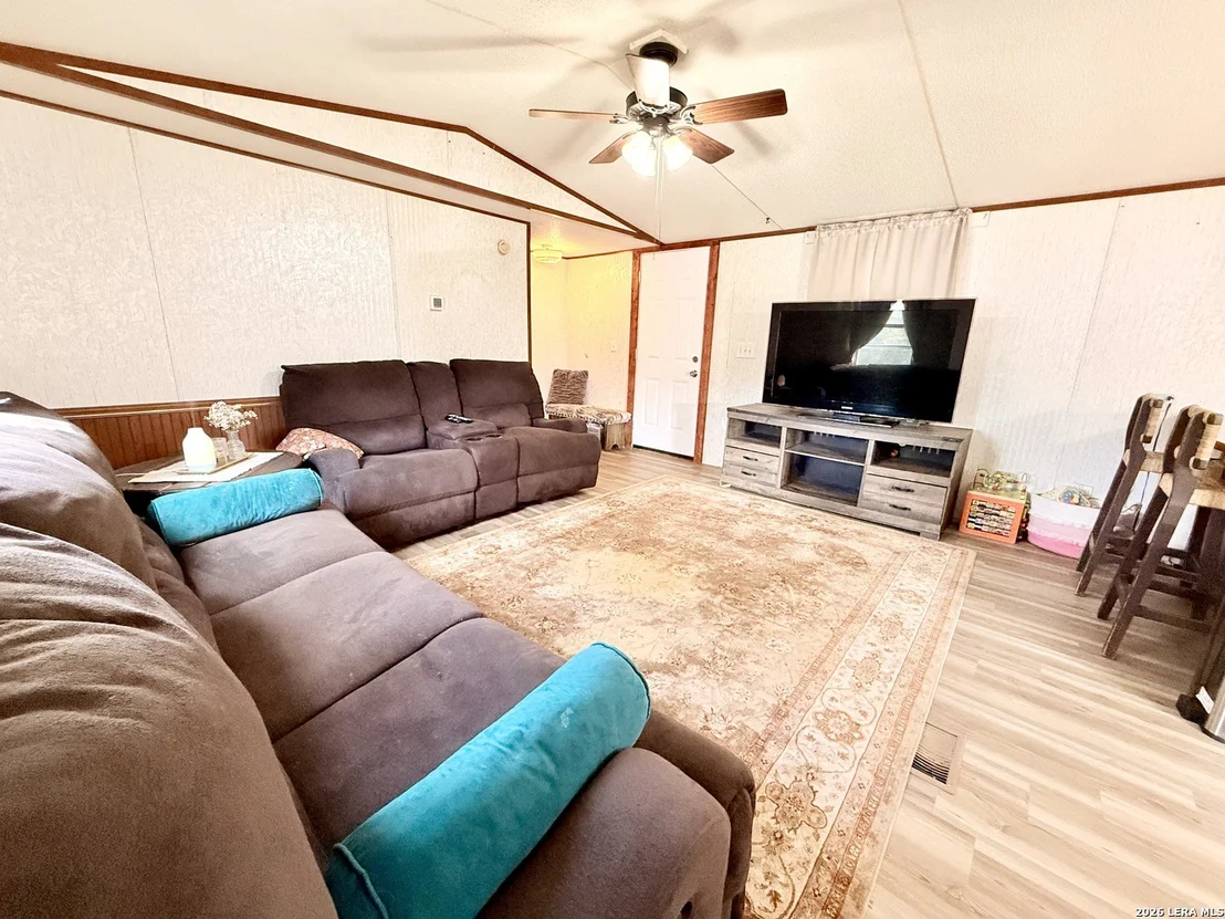 Photo of 721 Oak Dr