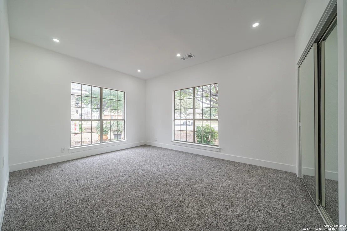 Photo of 122 PALM CIR