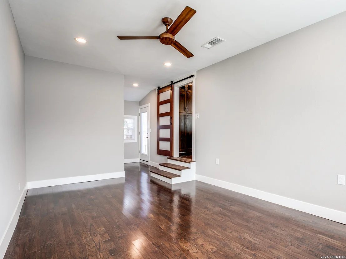 Photo of 411 Devonshire Dr