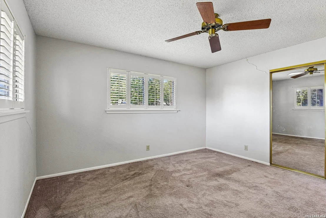 Photo of 8714 MIDCROWN DR