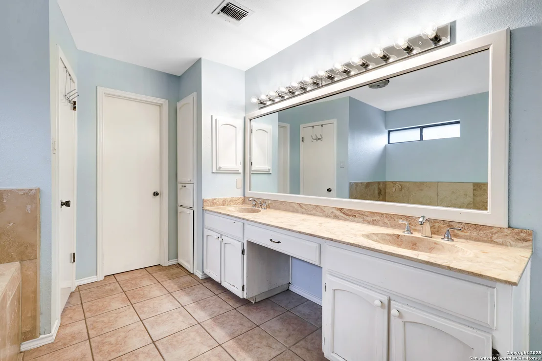 Photo of 13403 Barnsbury Sq