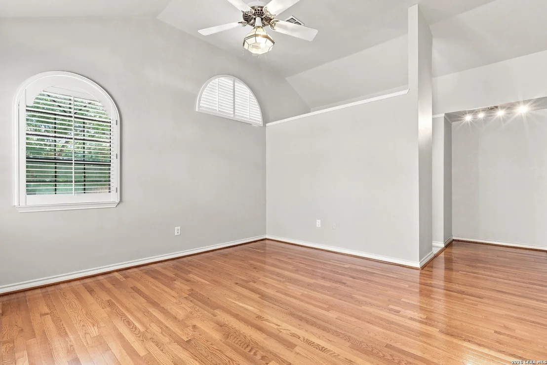 Photo of 28 COURTSIDE CIR