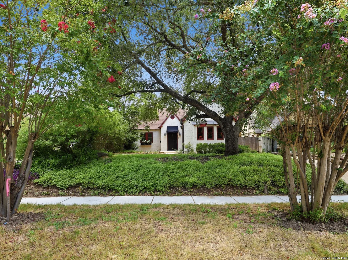 Photo of 218 NORTH DR