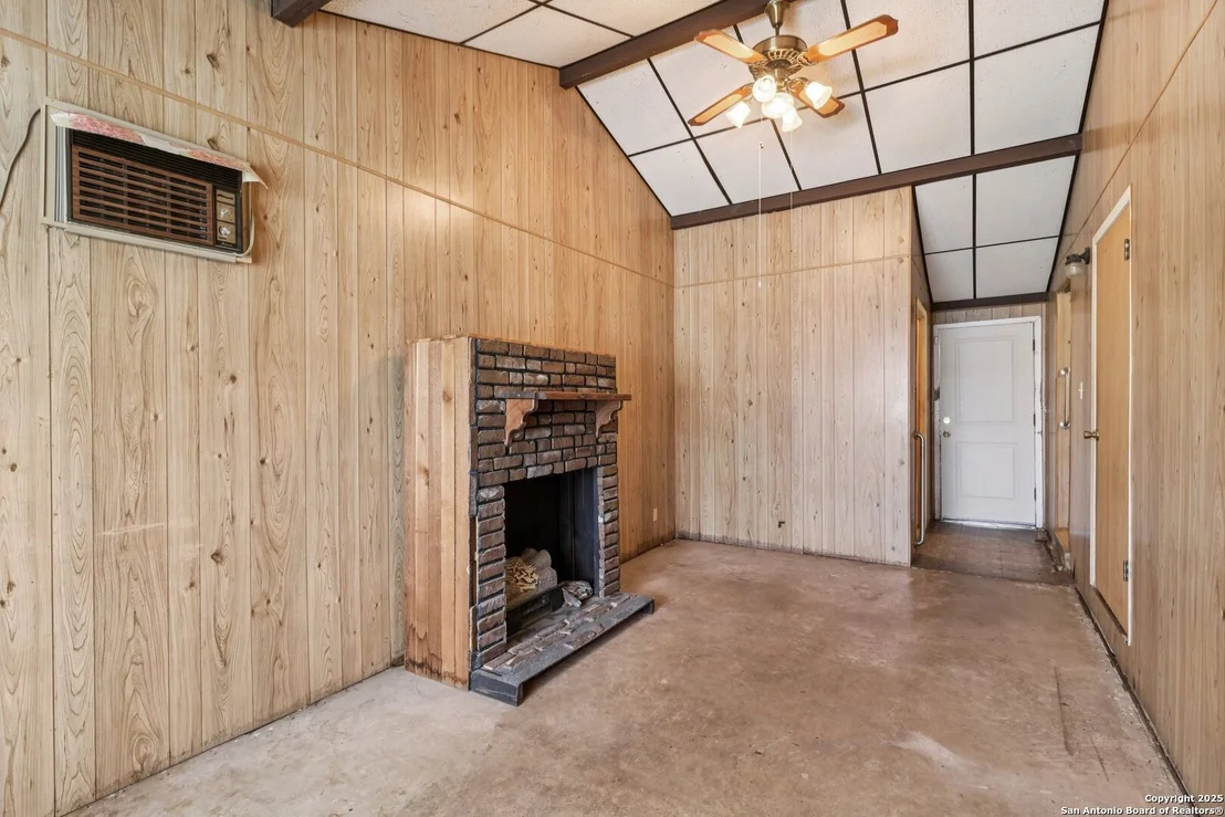 Photo of 5547 Middlefield Dr