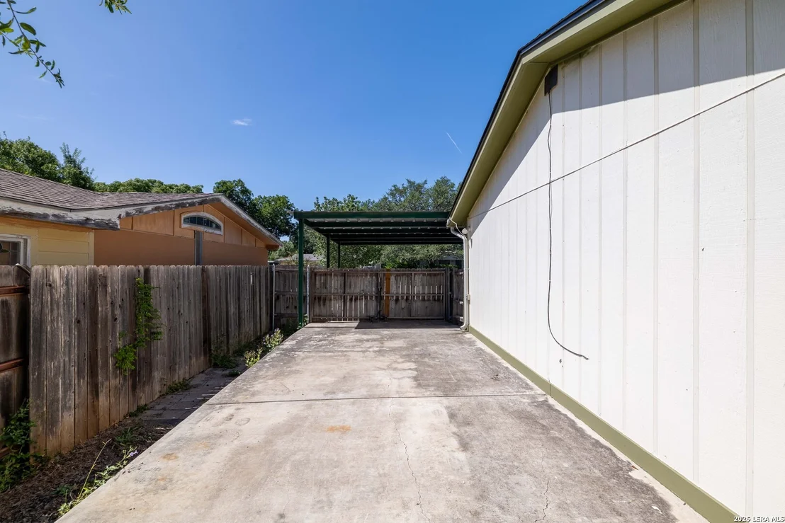 Photo of 555 Dawnview