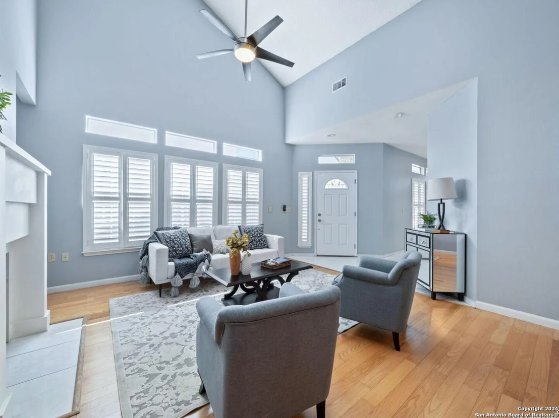 Photo of 2422 Pendant Oak