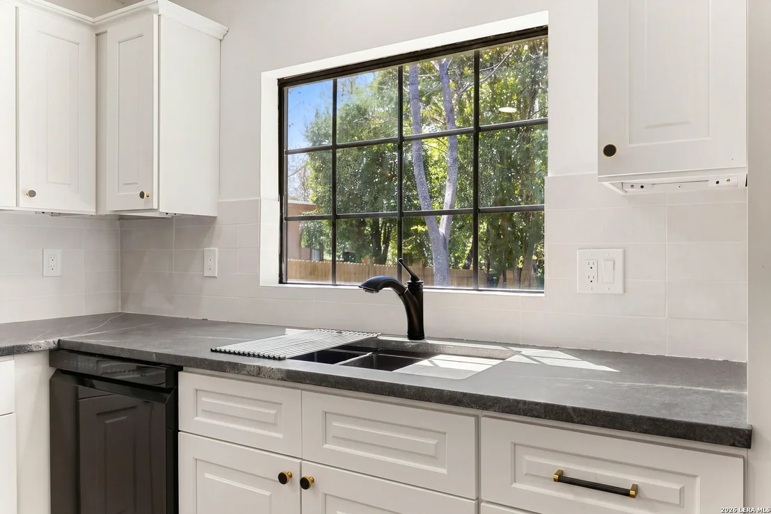 Photo of 327 RAINBOW DR