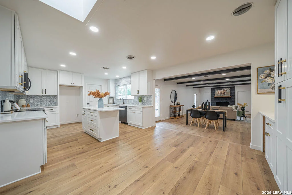 Photo of 355 Donella