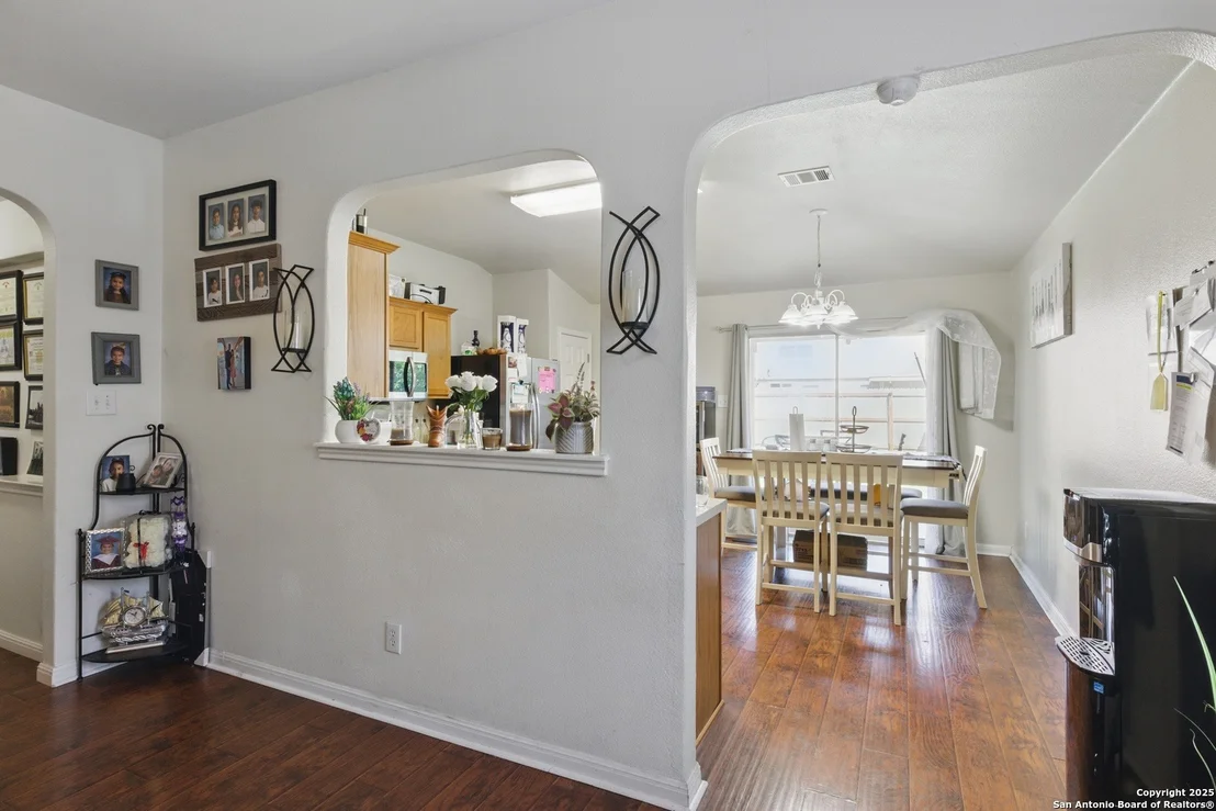 Photo of 1726 BARKING WOLF