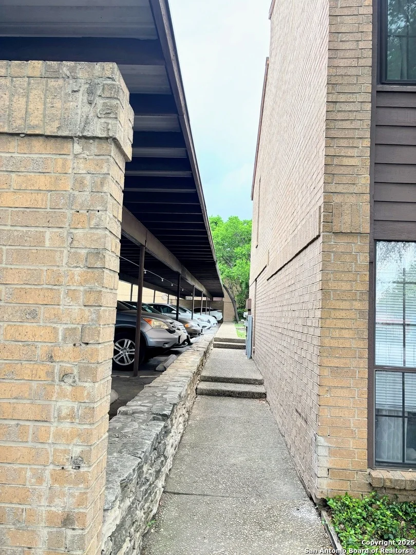 Photo of Unit 4 at 8611 Datapoint