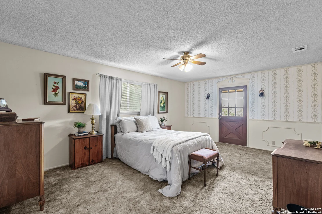 Photo of 11301 BEVERLY HILLS DR