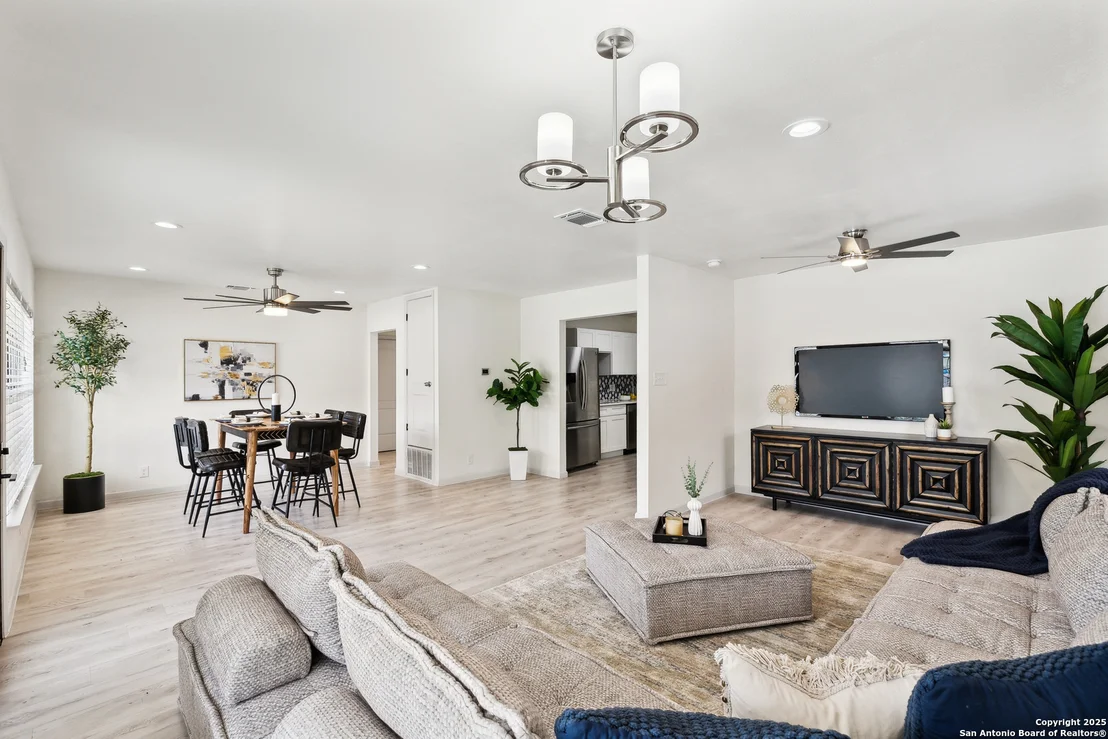 Photo of 630 Lovera