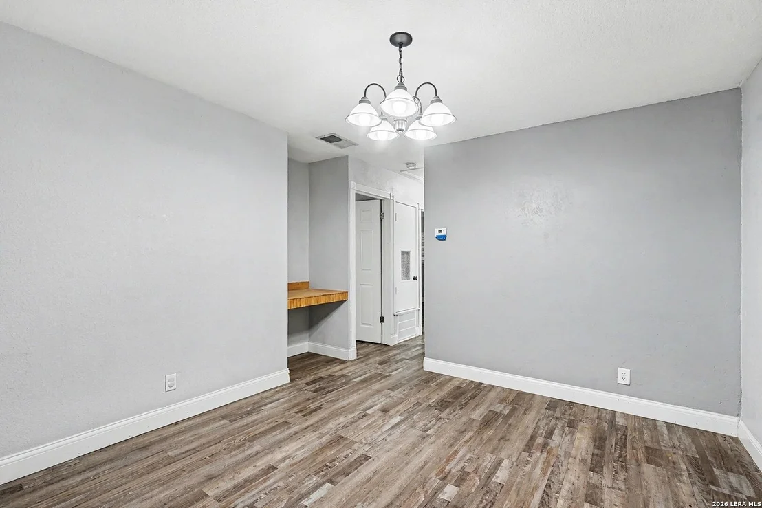 Photo of 3606 Versailles Dr