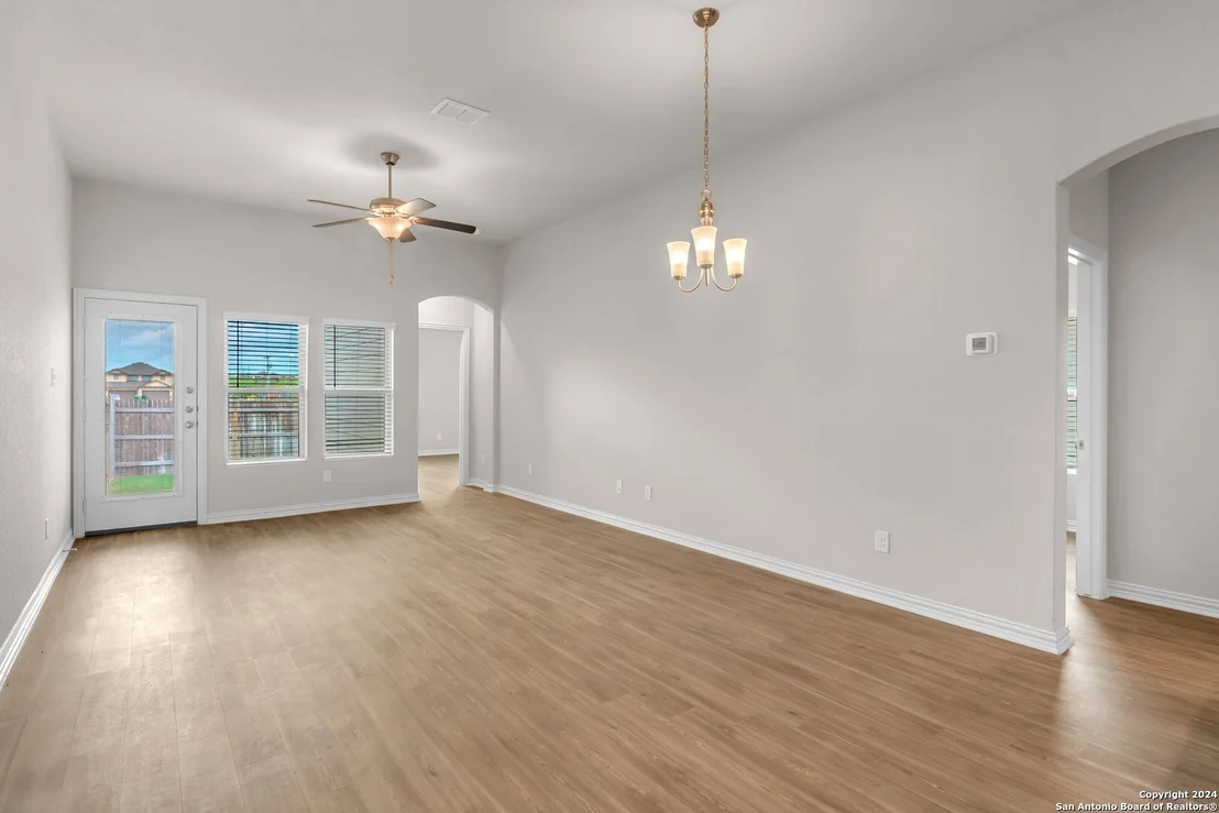 Photo of 5511 Devils Gate