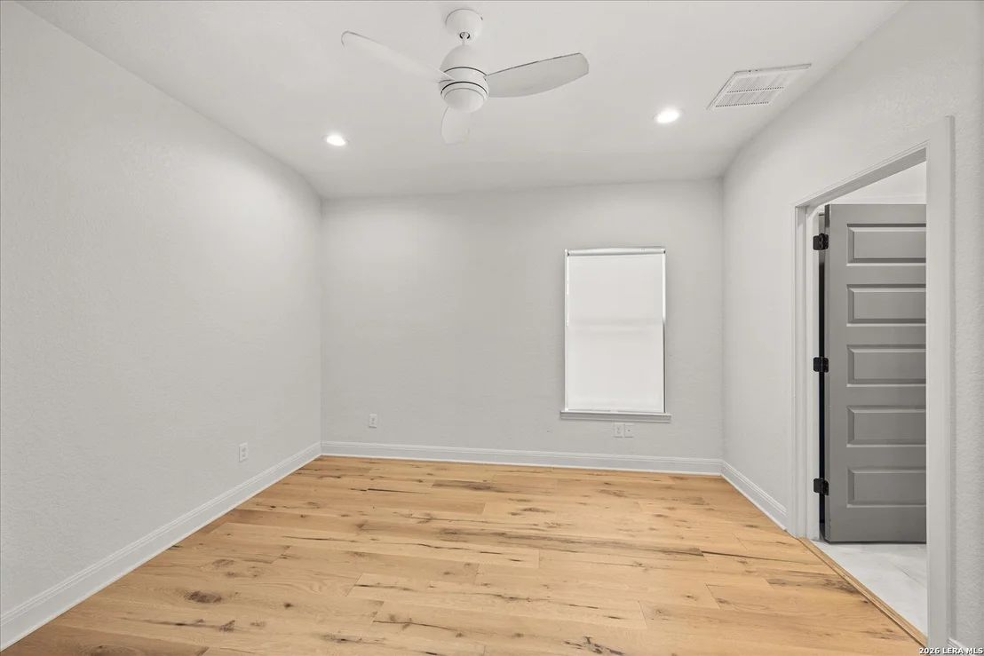 Photo of 429 Lakeview Blvd.