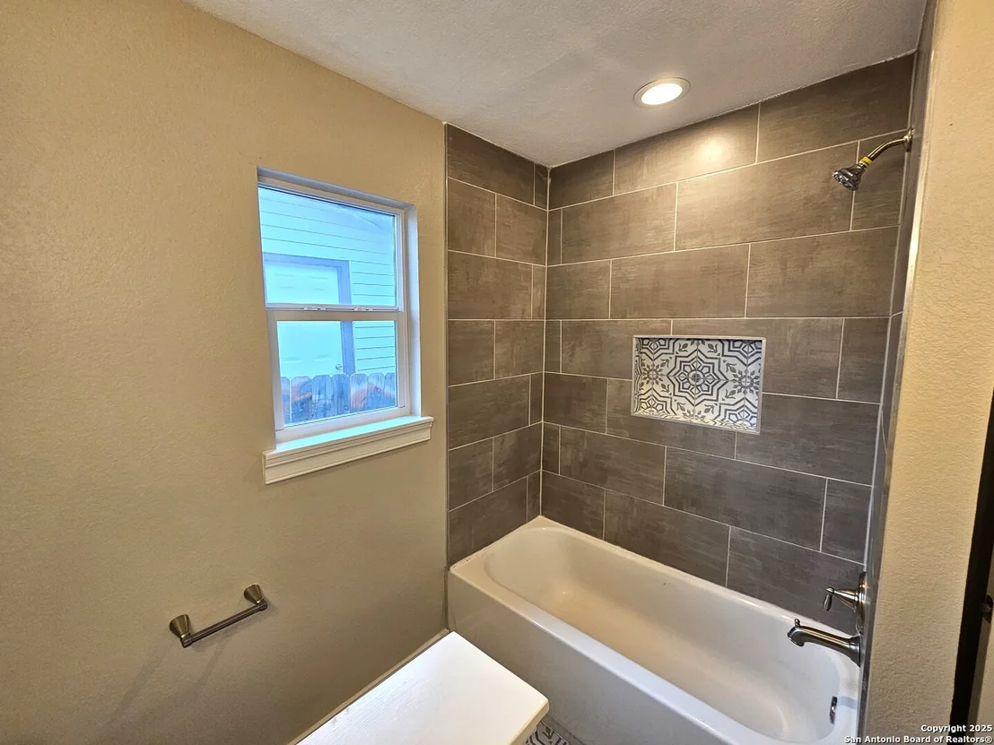 Photo of 4751 Lark